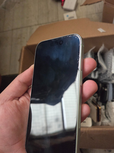 Apple Iphone 15 (128 Gb) - Verde Solo Esim At&t Verde Claro (Reacondicionado)