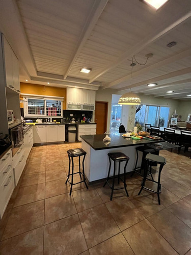 Casa De Categoria A La Venta En Villa Belgrano Sobre Neper