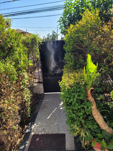 Excelente Casa En Calle Inés Rivas, Comuna De La Cisterna.