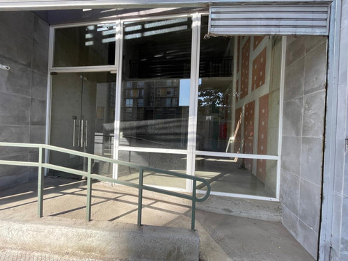 Arriendo Local Comercial De 107,48 M2 + 62,94 M2 De Altillo,