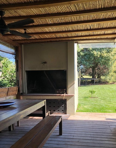 Moderna Casa En Lomas De La Tahona