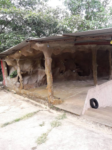 Casa En Ambiente Neblinoso De Montaña En El Punto Mas Alto ( 1000 Msnm) De La Sierra Oriental De Valle Guanape Entre Los Estados Anzoátegui Y Miranda