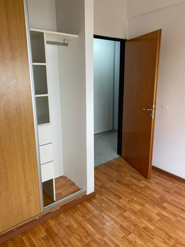 Imagen 2 de 14 de Departamento 3 Ambientes Con Cochera En Liniers.