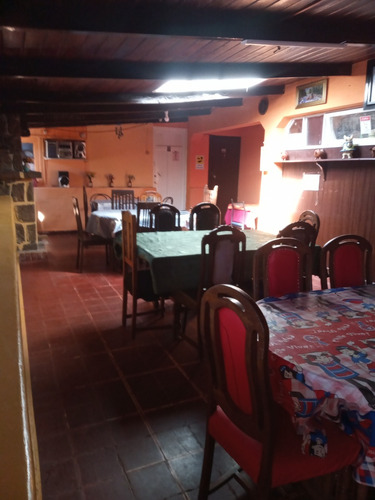 Gran Casa De 2 Pisos Con Patente De Hostal
