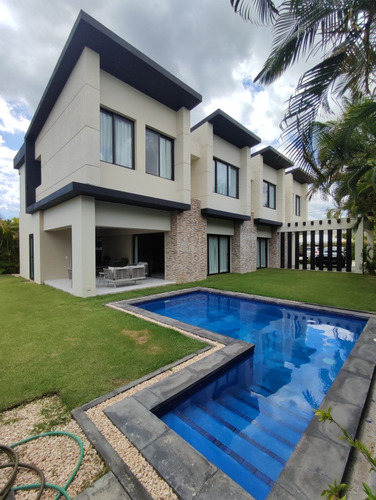 Villa En Punta Cana Village, Alquiler Y Venta 