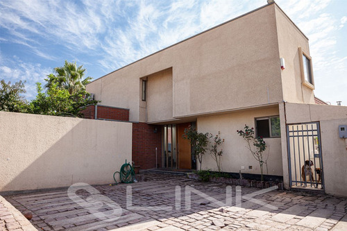 Casa En Arriendo De 5 Dorm. En Colina
