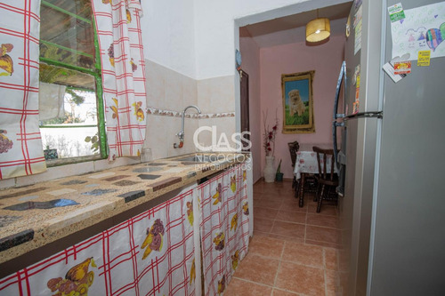 Venta Casa En Las Piedras, 2 Dormitorios, Gran Terreno.