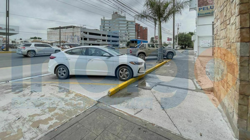 Local En Renta En P.b. En Plaza Comercial En Paseo Constituy