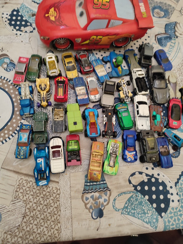 Autos De Colección De Niños Son 40 Hob Whells Y El De Cars 