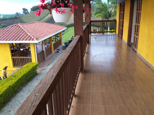 Hermosa Casa Finca En Venta En Marinilla Antioquia Con Caballerisas.