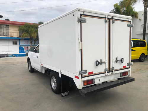 Imagen 8 de 11 de Nissan Np300 2018 2.5 Chasis Cabina Dh Pack Seg Mt
