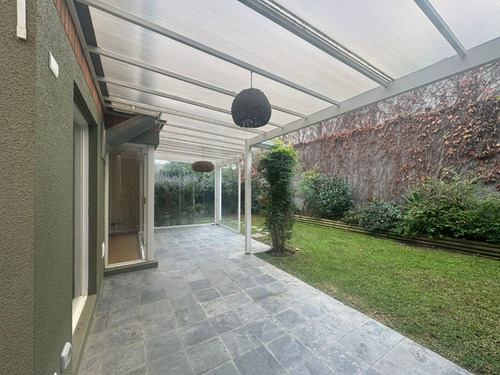 Arriendo Amplia Casa En Condominio!! 2 Estacionamientos!