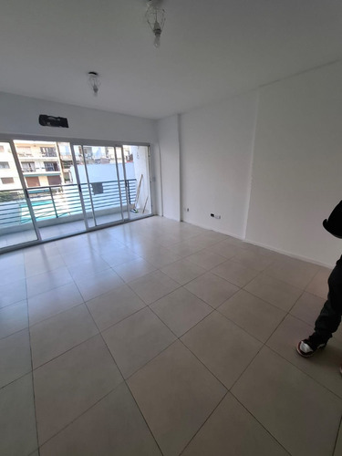 Hermoso Monoambiente En Belgrano Sobre Calle Cuba Al 2800, Muy Luminos, Contrafrente Amplio Balcon.