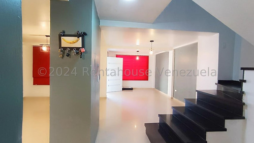 ## Espectacular Casa Moderna Con Piscina En La Avenida Intercomunal De Cabudare ## 24-20986 Fcc ##