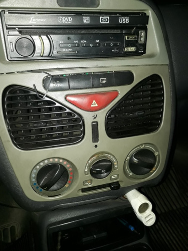 Imagem 10 de 15 de Fiat Palio Weekend 2002 1.0 16v Elx 5p