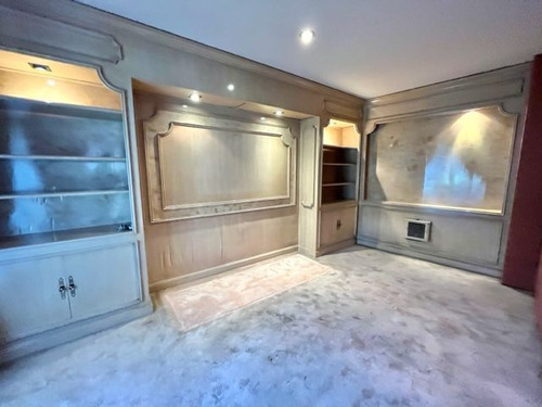 Casa En Venta En Las Lomas Con Vigilancia