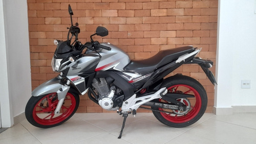 Imagem 1 de 8 de Honda Cb250 Twitter 2018