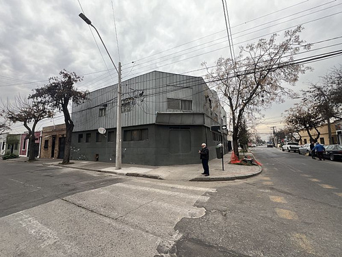 Venta De Propiedad Comercial Con Bodegas Y Oficinas