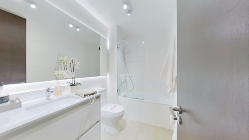 En Venta Exclusivo Depto Amoblado Y Jardín Privado, Vitacura