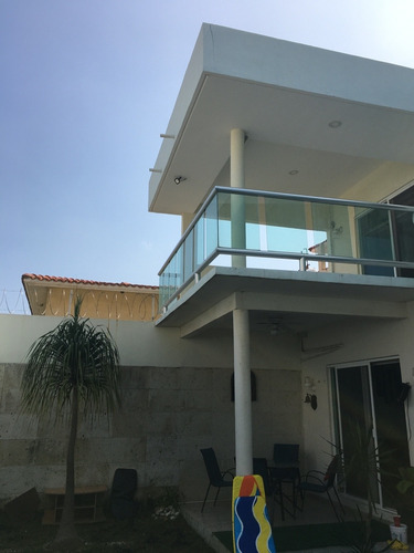 Imagen 2 de 14 de Casa De Dos Pisos Con Alberca, 3 Recamaras Y 5 Baños.