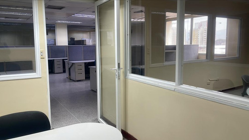Local Comercial En Alquiler Ubicado En La Av Fuerzas Armadas Barcelona