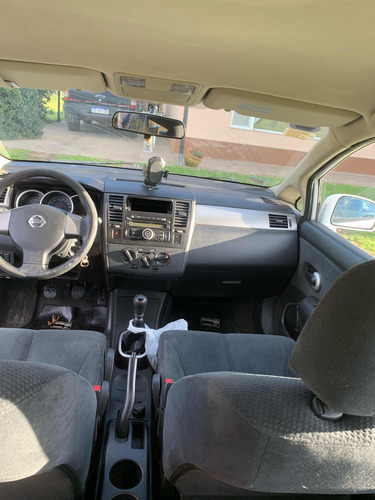 Nissan Tiida 1.8 Visia 5 p