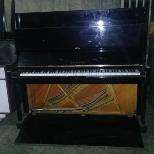 Venta Piano Vertical Yamaha Con Detalles (Usado)