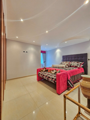 Casa En Venta Con Acabados De Lujo- Urb. Los Castores San Antonio De Los Altos