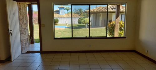 Casa De 3 Quartos E 5 Banheiros