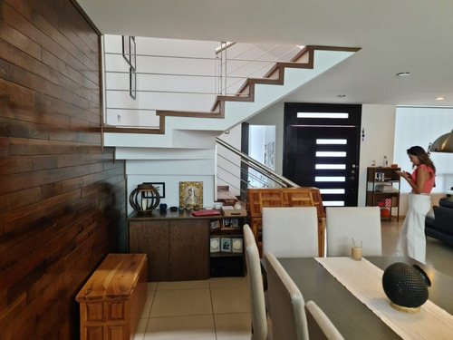 Casa En Venta En Centro Sur, Claustros De Las Misiones, 4 Recamaras, 4.5 Baños