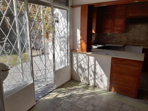 Casa En Venta De 2 Dormitorios C/ Cochera En Prado