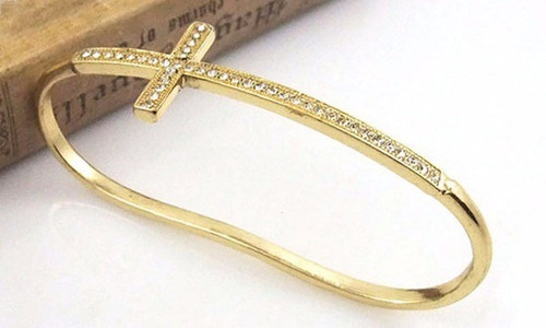 Imagem 7 de 8 de Pulseira De Mão Cruz Dourada Em Puro Strass