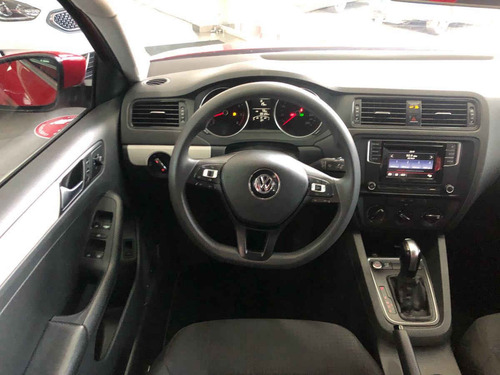 Imagen 14 de 15 de Volkswagen Jetta 2018 4p Comfortline L5/2.5 Aut