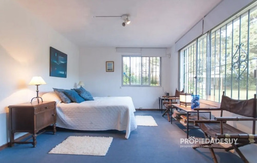 Venta Casa En Barrio Cantegril !- Ref: 754