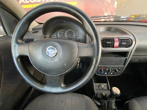 Imagem 8 de 9 de Chevrolet Corsa Hatch 1.0 Maxx 2008