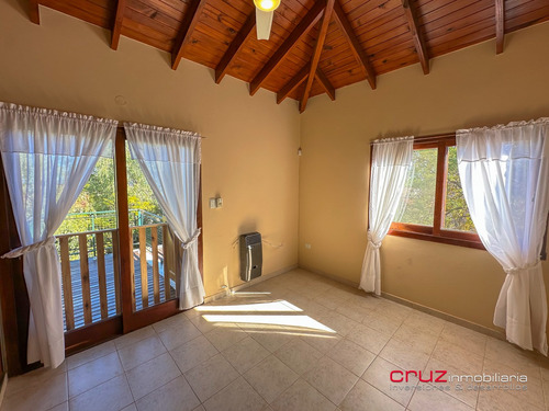 Chalet De 102m2 Con Piscina En Barranca Colorada