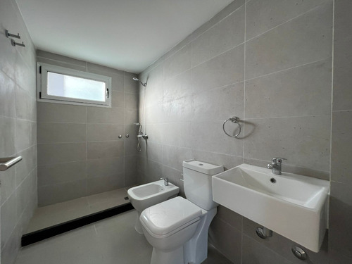 Imagen 22 de 30 de Venta Apartamento 2 Dormitorios Rentado Con Vista Al Mar Centro 01 Centro