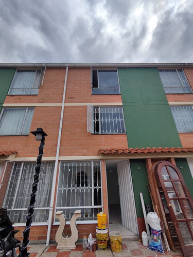 Vendo Casa En Suba, Conjunto Residencial Sotavento 3, 72m2, 3hab, 2baños, 1 Parq. Bella Cocina, Habitaciones Con Closet, Piso Cerámico. Contado. Crédito. Fna. Caja Honor C 134855