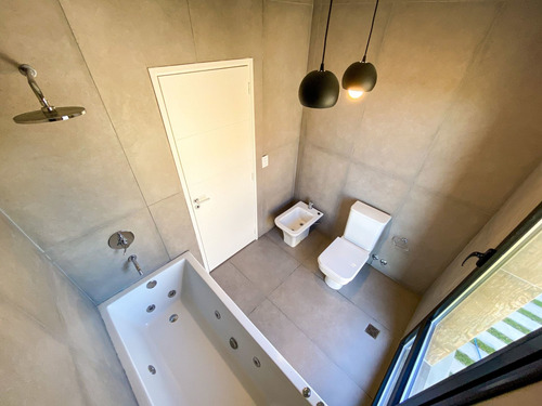 Imagen 23 de 30 de Venta Casa 6 Amb. Piscina El Cantón Barrio Golf!