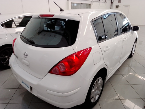 Nissan Tiida 1.8 Visia 5 p