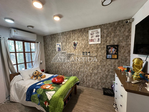 Venta En Atlántida, A 3 Cuadras De Av Artigas, Casa Principal, Barbacoa, Apto Al Fondo Y Piscina Climatizada. Inm Atlántida.