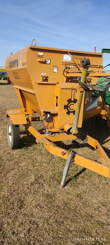 Imagen 2 de 6 de Mixer Marca:comofra Sf-2000, 4 Mts Cub,año 2014,balanza,lona