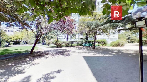 Imagen 19 de 20 de Avenida Chesterton/ Av. Apoquindo/ Metro Hernando De Magalla
