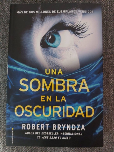 Una Sombra En La Oscuridad - Robert Bryndza