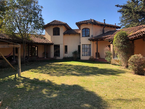 Gran Casa En Parcela Con Tremenda Ubicación, Cerca...