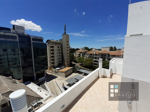 Casagrande // 1 Dorm // Cochera // Bº Jardín // Balcón // Piso Medio