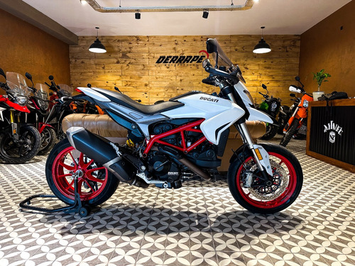 Ducati Hypermotard 939 (no Monster) *olivos*