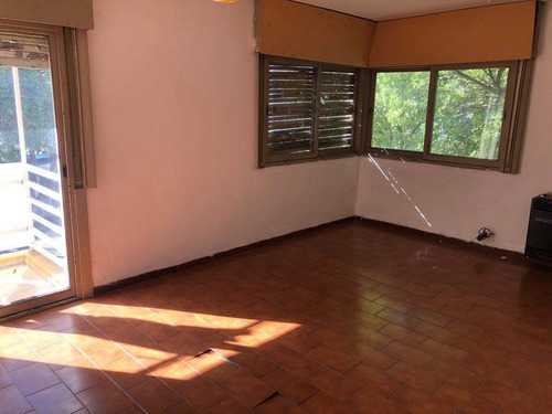 Imagen 1 de 8 de Departamento En Venta De 2 Dormitorios En B° Cofico
