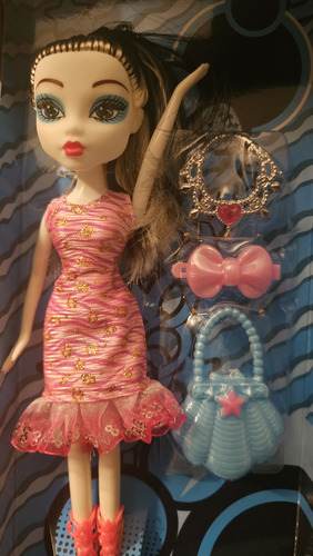 Muñeca Dark Queen Camila
