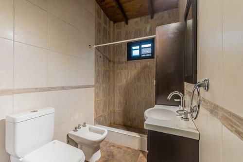 Imagen 13 de 25 de Casa De 2 Dormitorios Con Piscina En Venta En Ciudad Evita